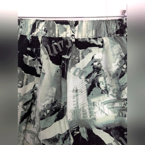 Urban Kids (Size Medium) Unisex Camo Graphic Cargo Pants - Picture 6 of 14